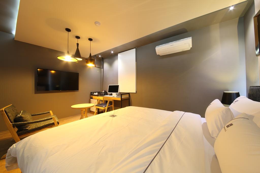 Avenue Hotel Jeonju Buitenkant foto