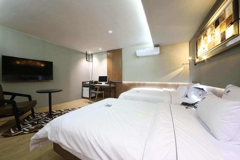 Avenue Hotel Jeonju Buitenkant foto