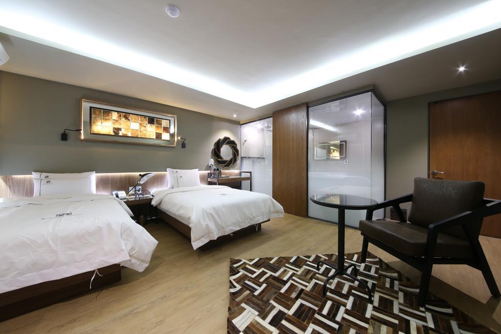 Avenue Hotel Jeonju Buitenkant foto