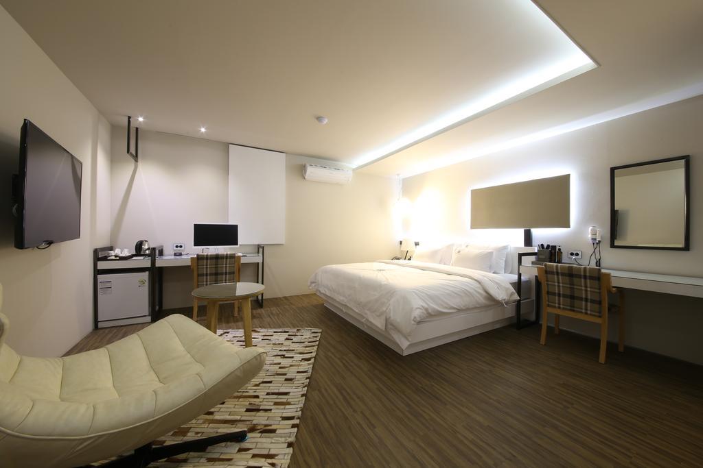 Avenue Hotel Jeonju Buitenkant foto
