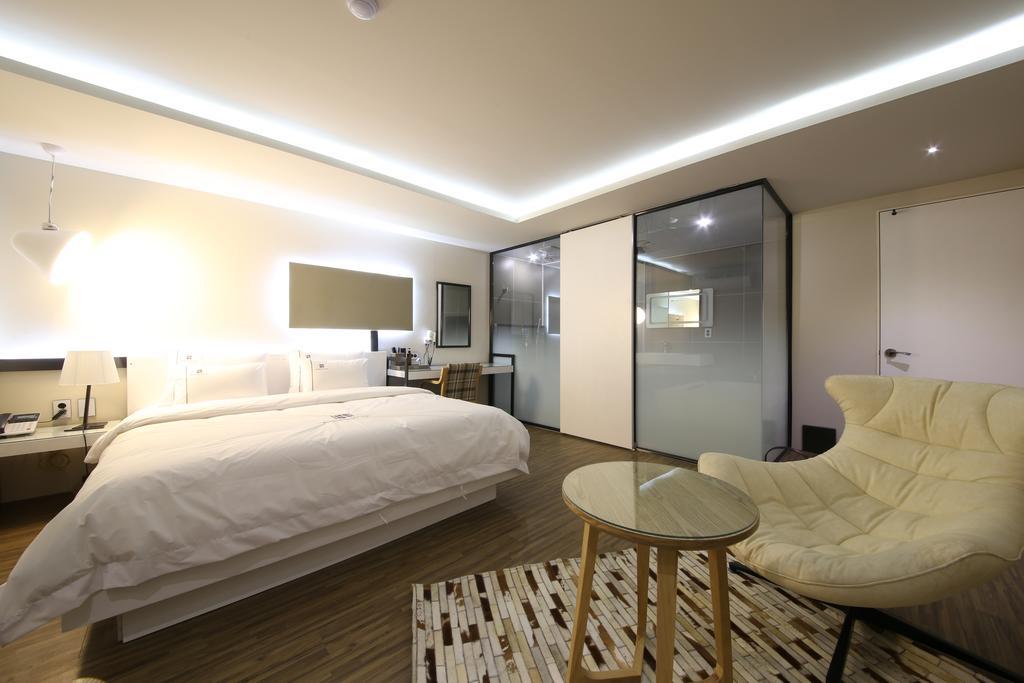Avenue Hotel Jeonju Buitenkant foto