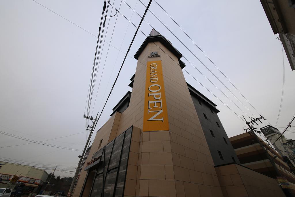 Avenue Hotel Jeonju Buitenkant foto