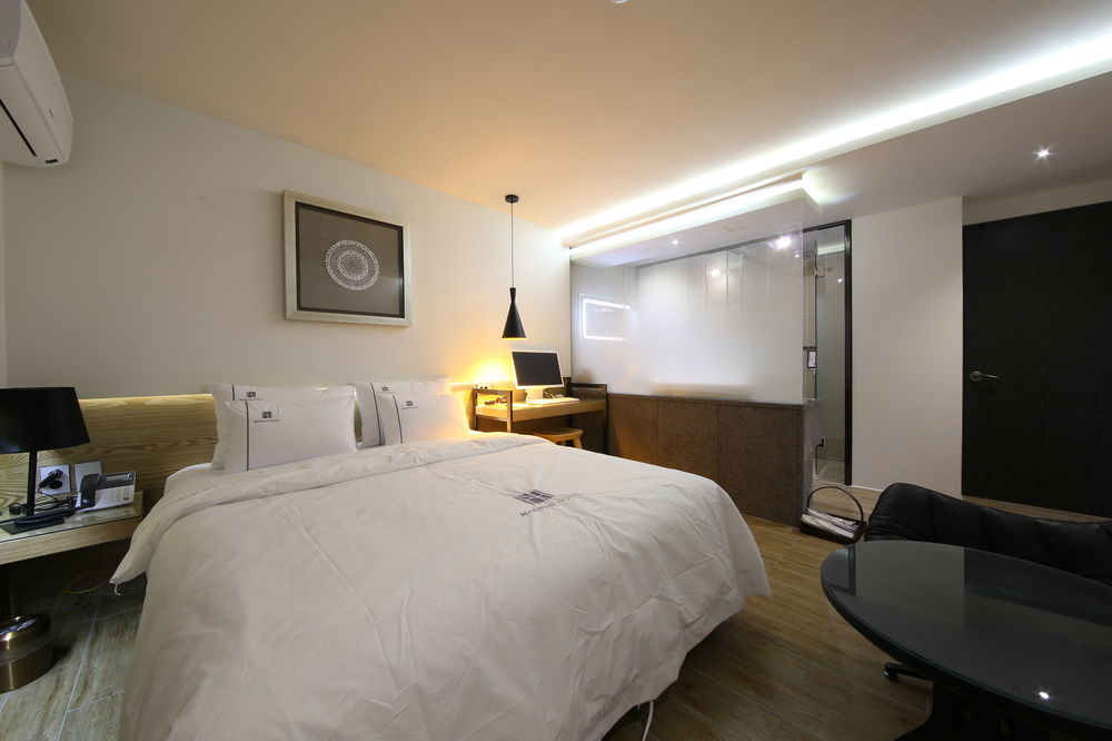 Avenue Hotel Jeonju Buitenkant foto