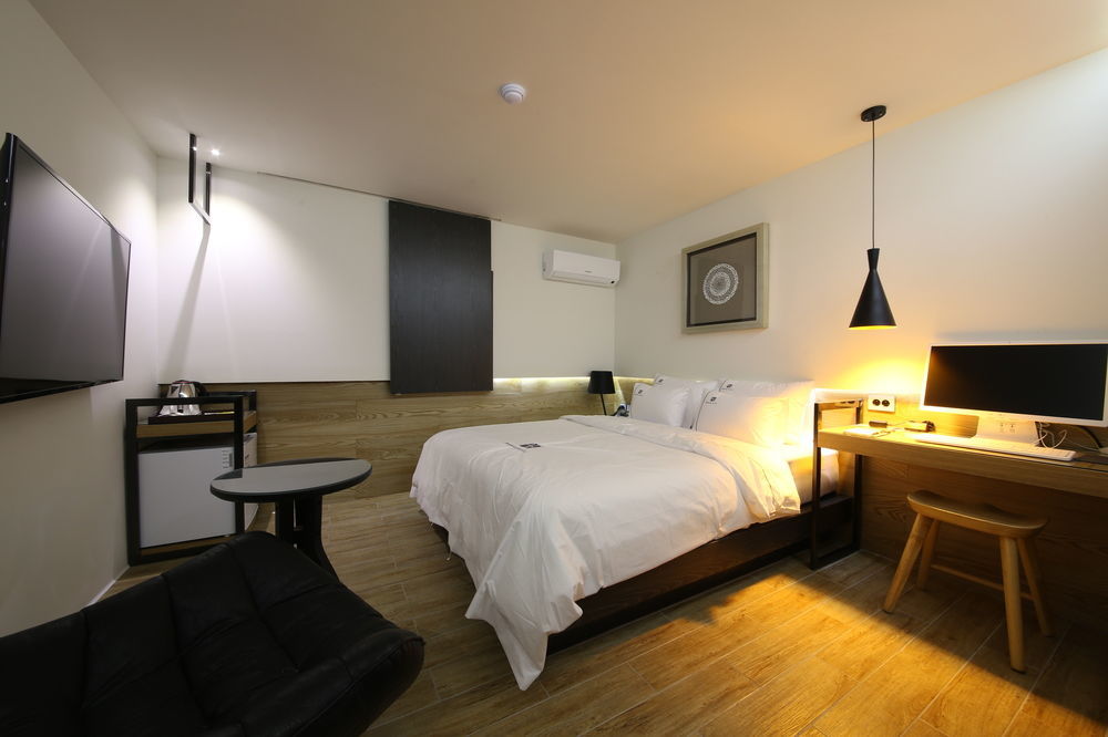 Avenue Hotel Jeonju Buitenkant foto