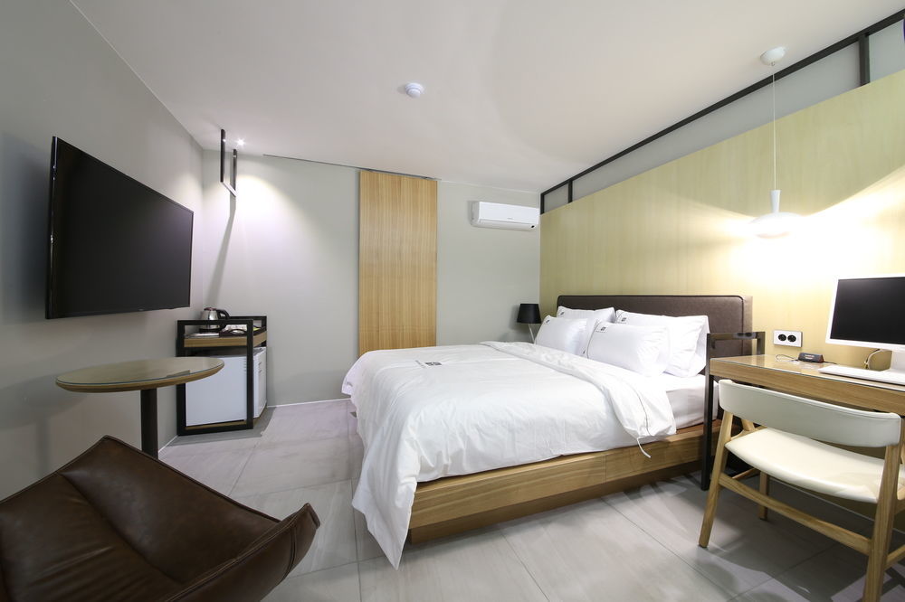 Avenue Hotel Jeonju Buitenkant foto