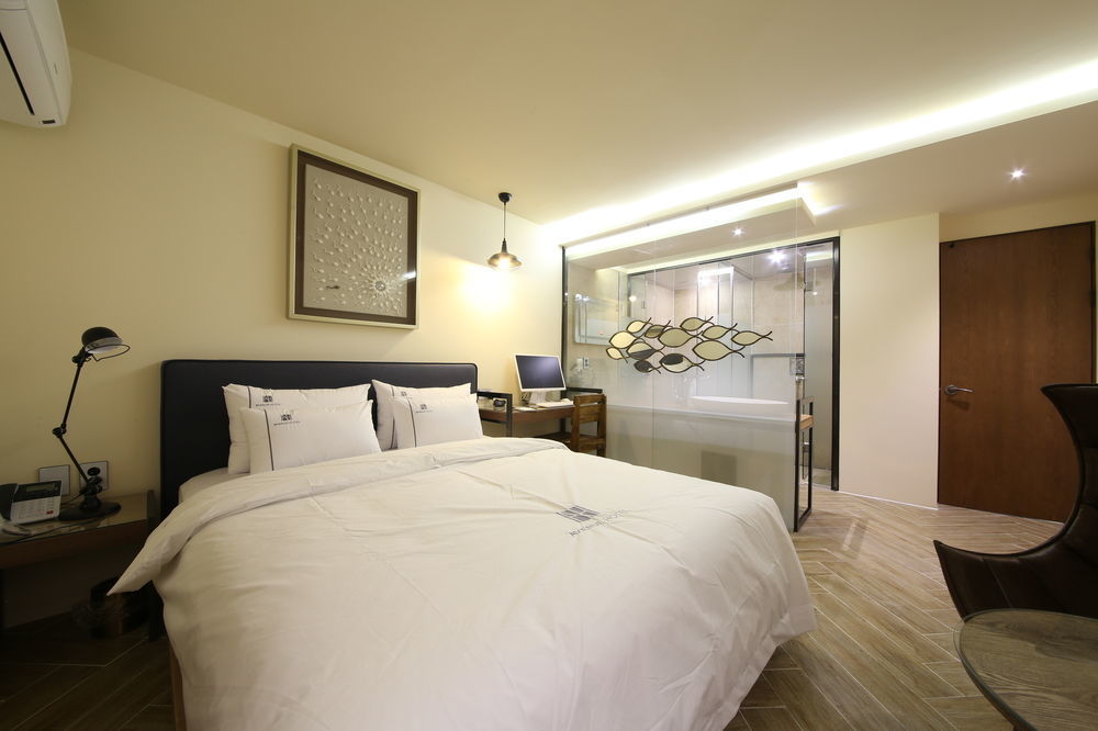 Avenue Hotel Jeonju Buitenkant foto